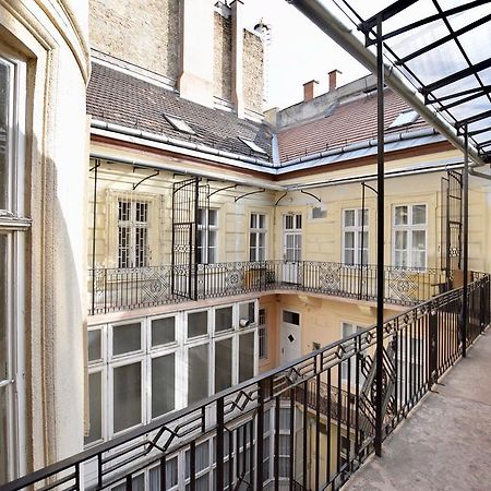 Luxury Apartment By Hi5 - Szervita Suite Boedapest Buitenkant foto