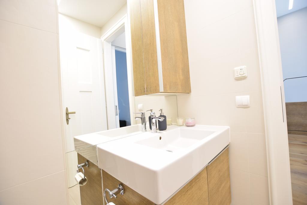 Luxury Apartment By Hi5 - Szervita Suite Boedapest Buitenkant foto