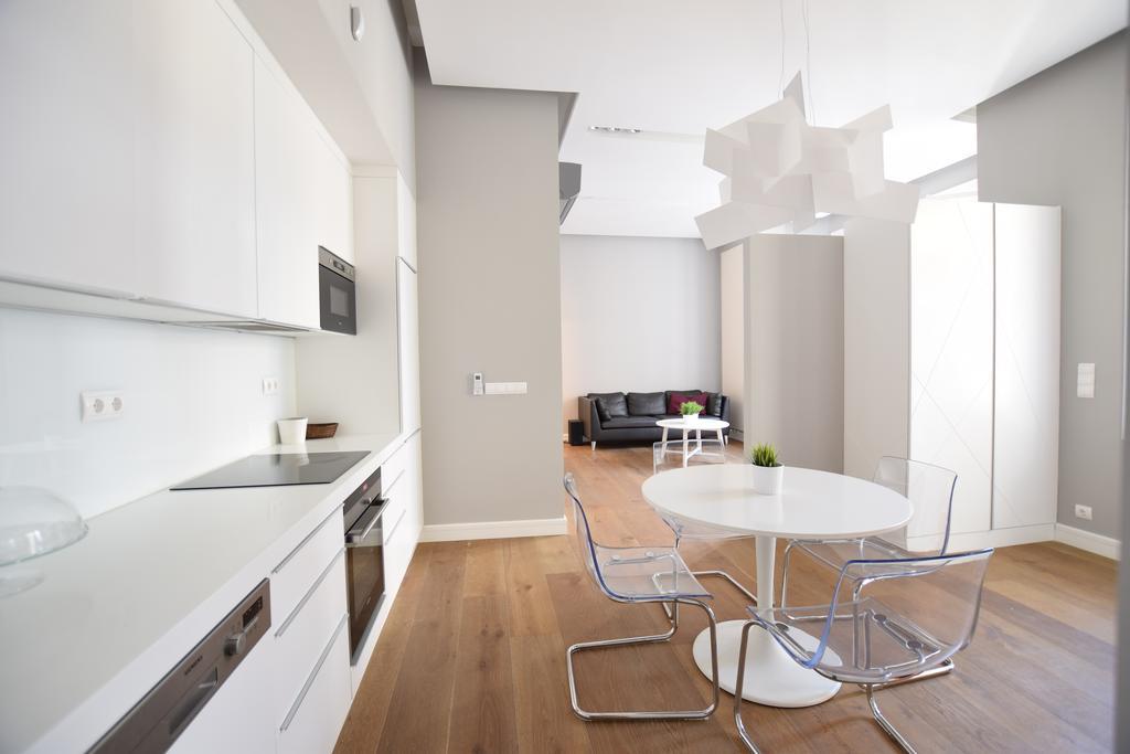 Luxury Apartment By Hi5 - Szervita Suite Boedapest Buitenkant foto