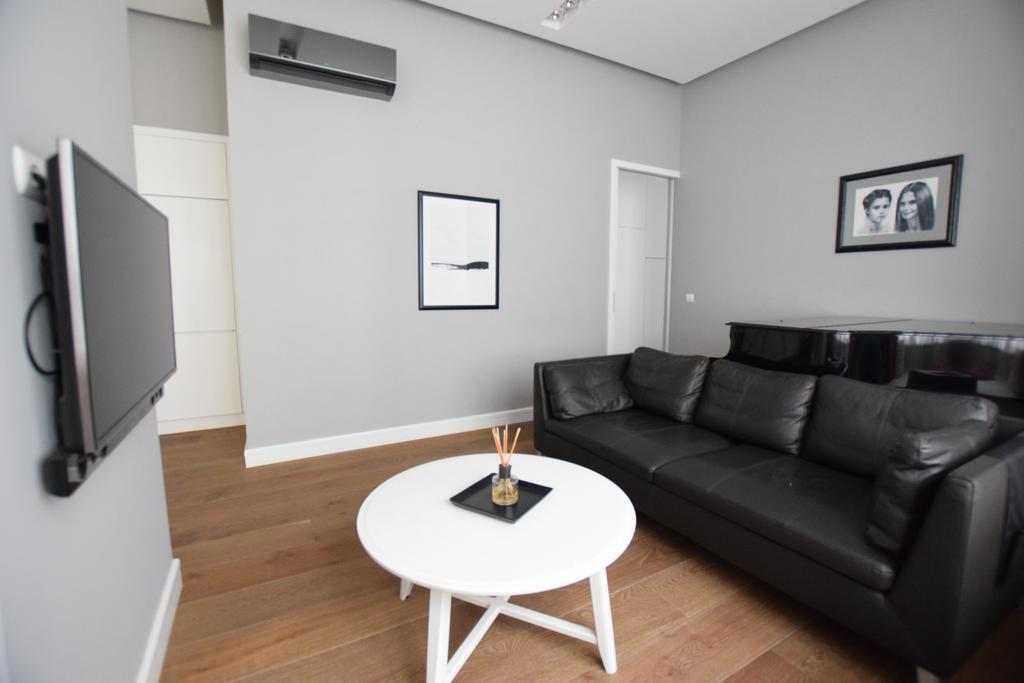 Luxury Apartment By Hi5 - Szervita Suite Boedapest Buitenkant foto