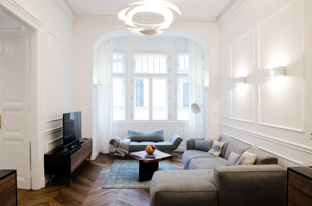 Luxury Apartment By Hi5 - Szervita Suite Boedapest Buitenkant foto