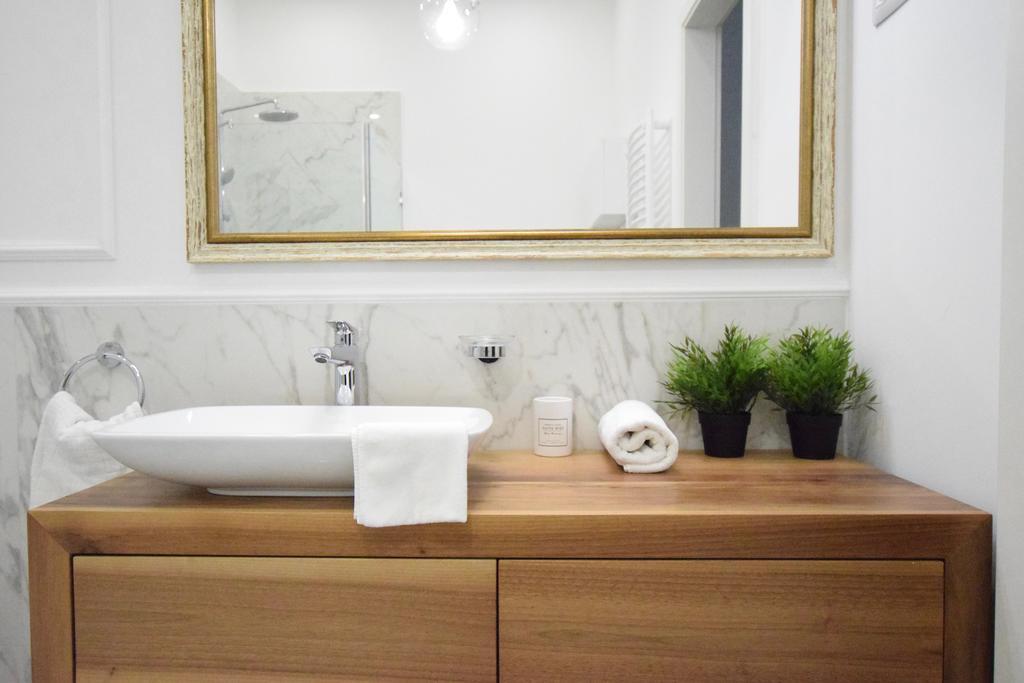 Luxury Apartment By Hi5 - Szervita Suite Boedapest Buitenkant foto