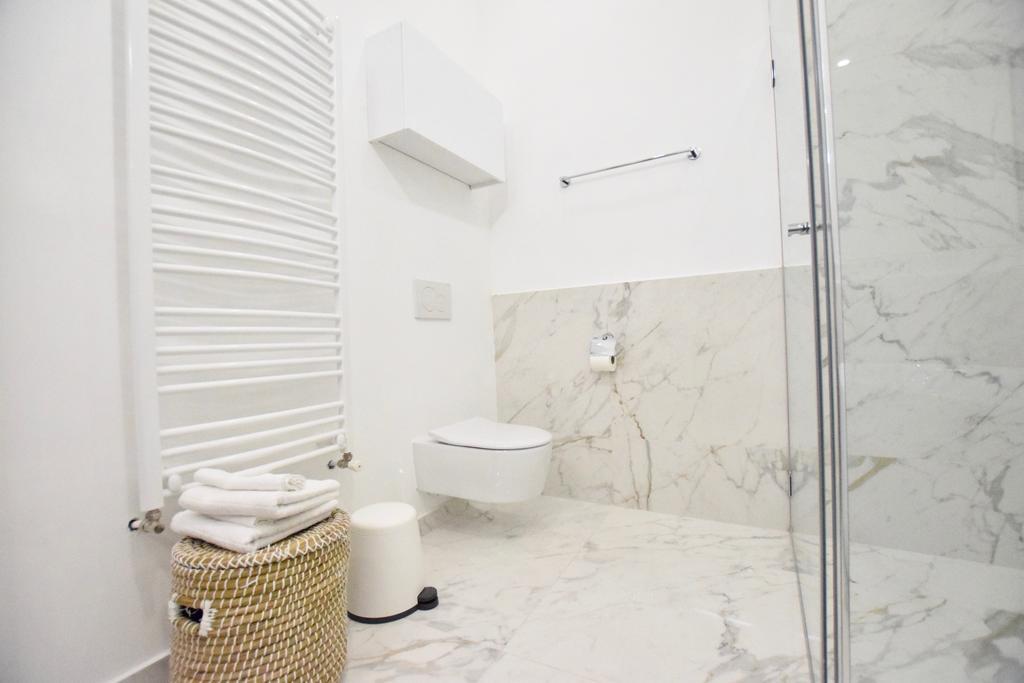 Luxury Apartment By Hi5 - Szervita Suite Boedapest Buitenkant foto