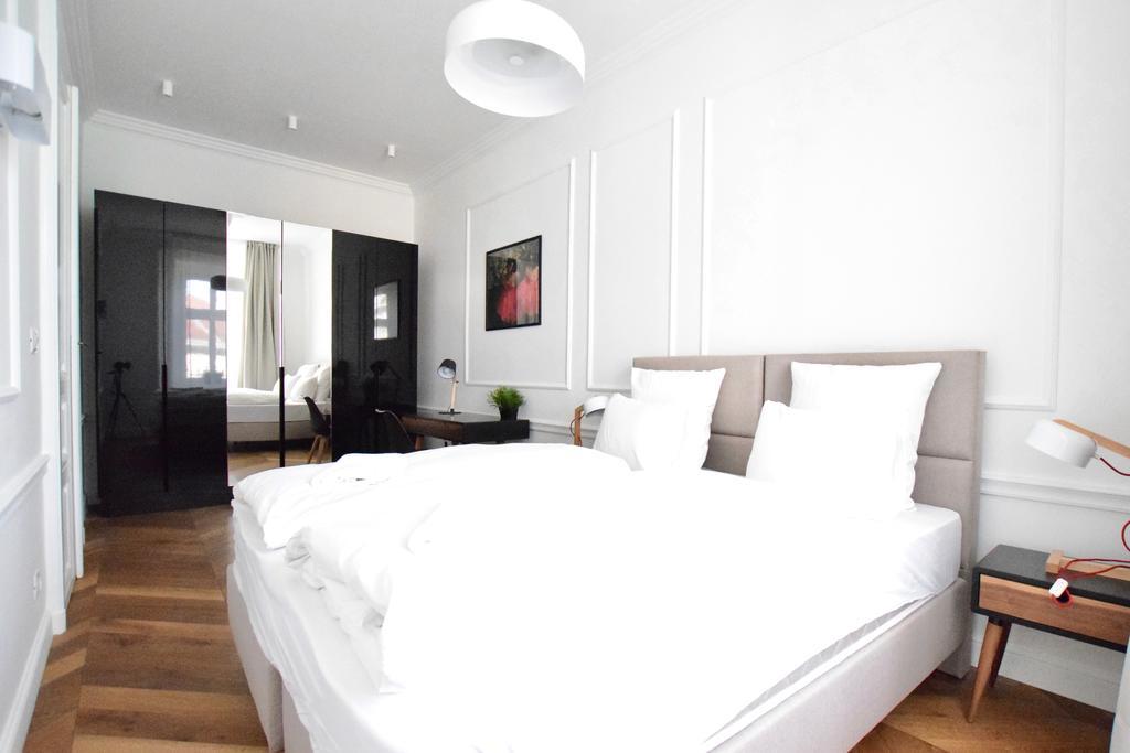 Luxury Apartment By Hi5 - Szervita Suite Boedapest Buitenkant foto