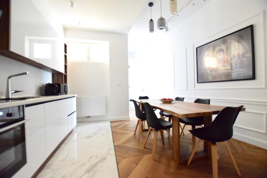 Luxury Apartment By Hi5 - Szervita Suite Boedapest Buitenkant foto