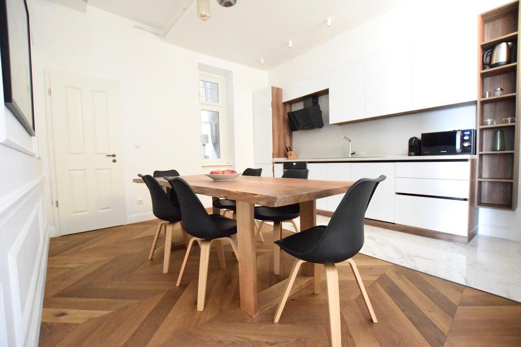 Luxury Apartment By Hi5 - Szervita Suite Boedapest Buitenkant foto